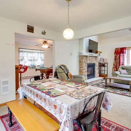 Pet-Friendly Pocono Lake Oasis With Hot Tub! 외부 사진