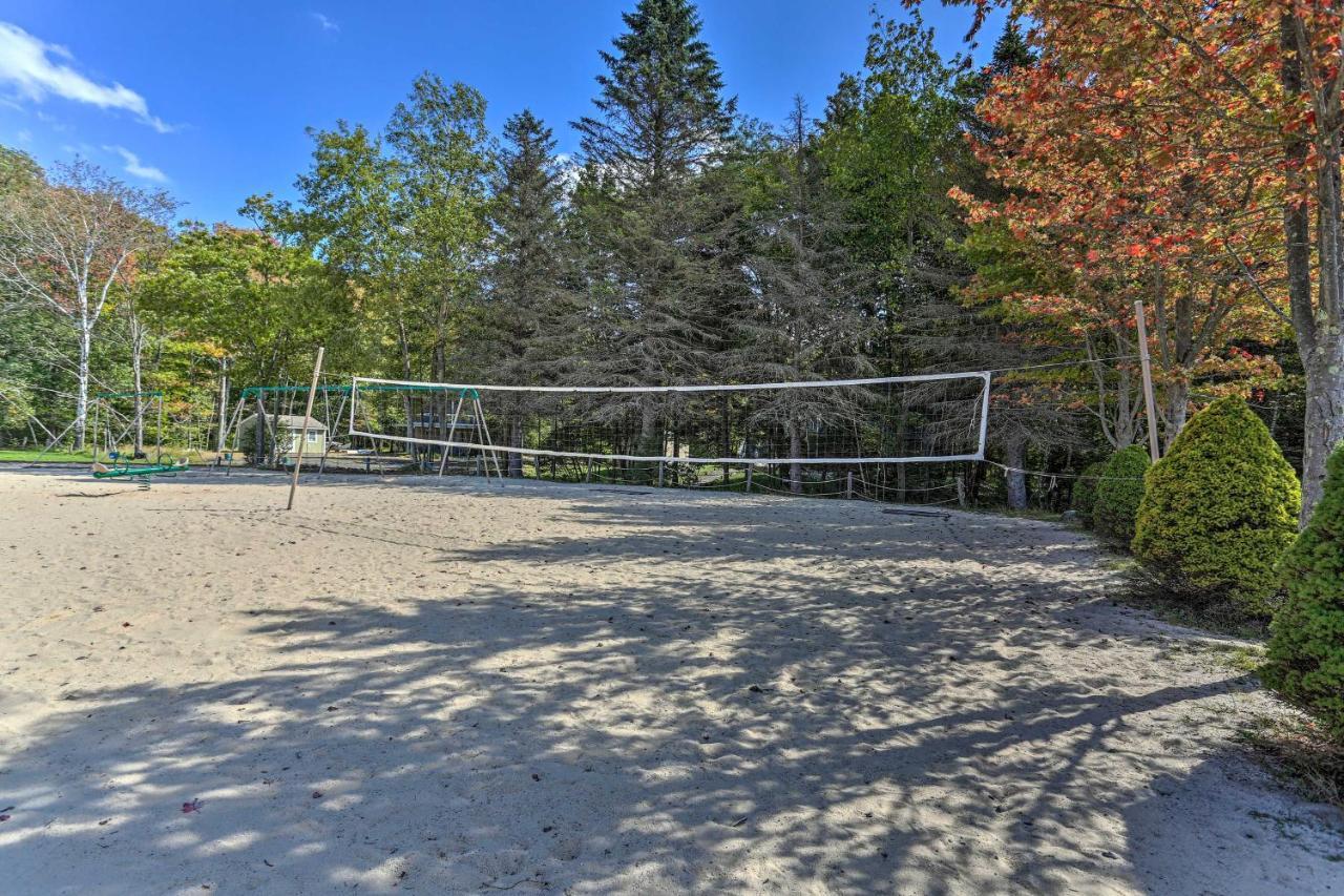 Pet-Friendly Pocono Lake Oasis With Hot Tub! 외부 사진