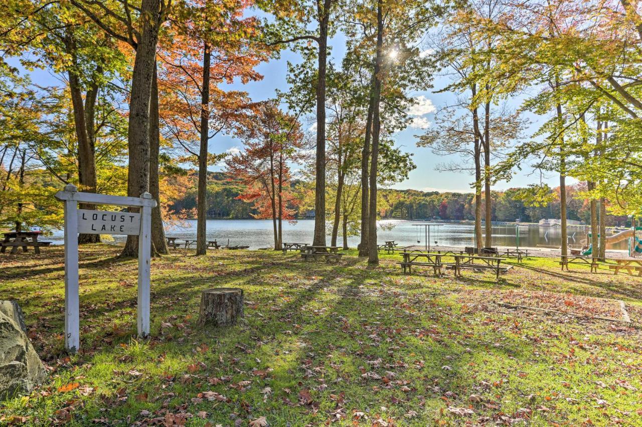Pet-Friendly Pocono Lake Oasis With Hot Tub! 외부 사진