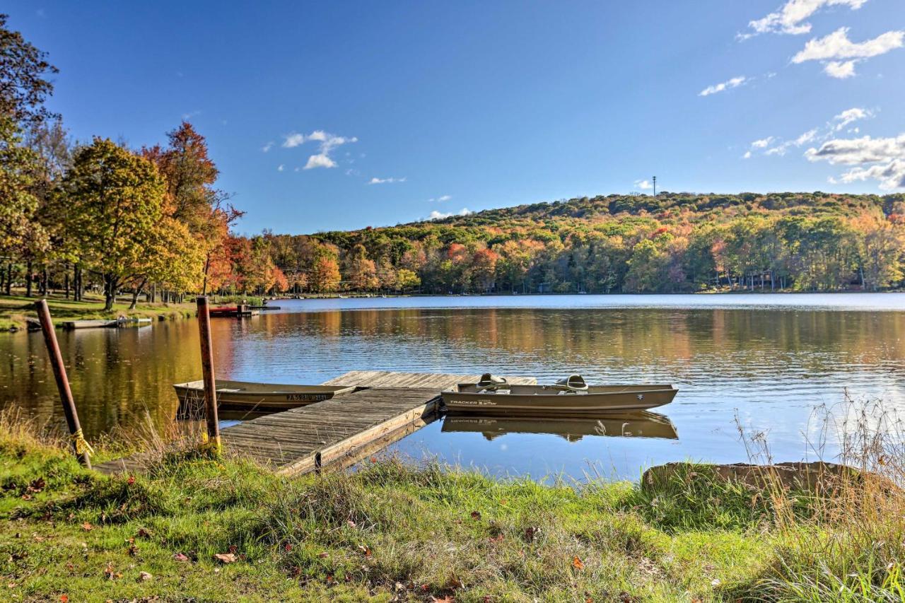 Pet-Friendly Pocono Lake Oasis With Hot Tub! 외부 사진
